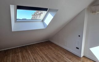 fenêtre de toit avec store